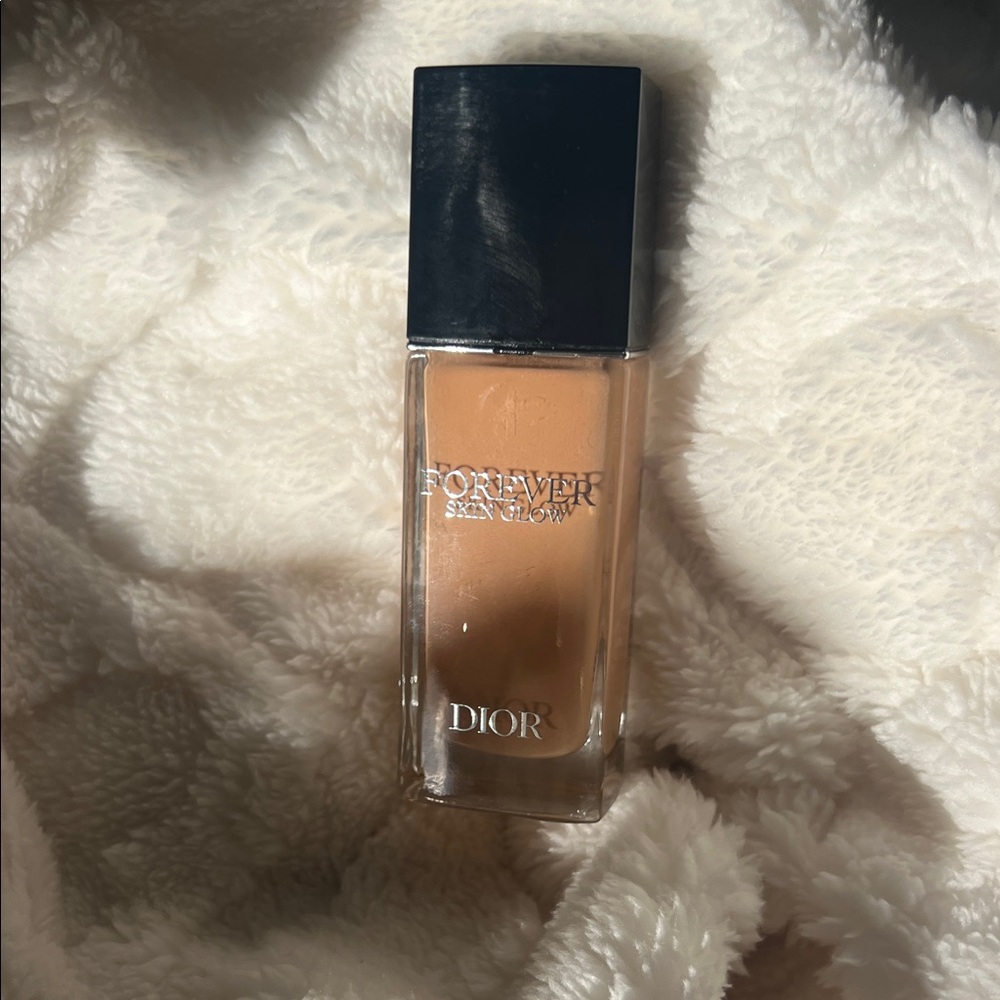 New Dior Forever Skin Glow Foundation - 4 WP